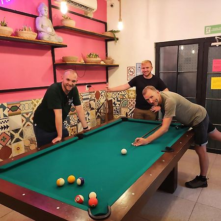 New Friends Hostel & Bar Adults Only วัลลาโดลิด ภายนอก รูปภาพ