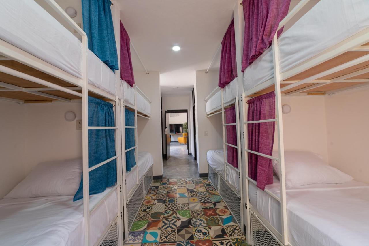 New Friends Hostel & Bar Adults Only วัลลาโดลิด ภายนอก รูปภาพ