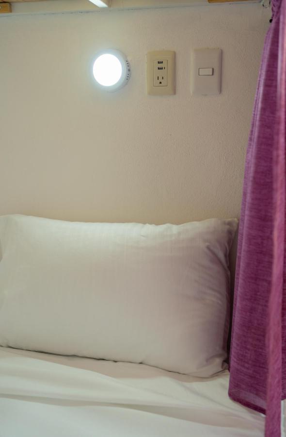 New Friends Hostel & Bar Adults Only วัลลาโดลิด ภายนอก รูปภาพ