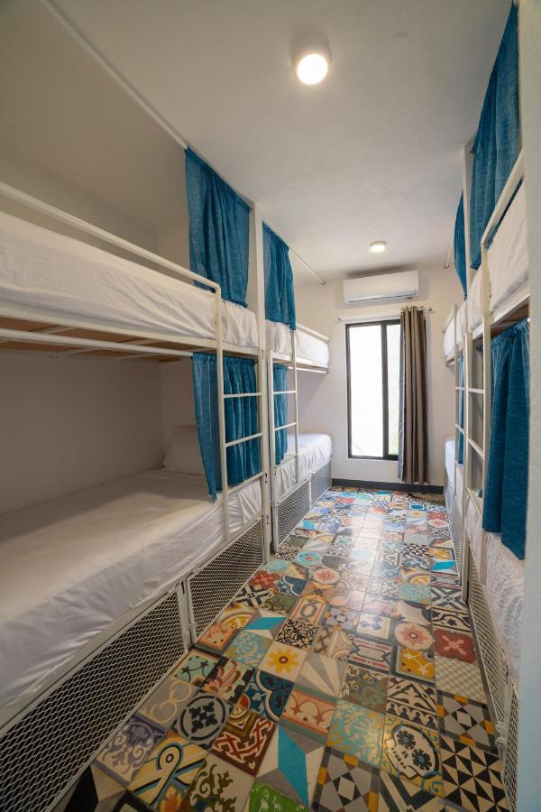 New Friends Hostel & Bar Adults Only วัลลาโดลิด ภายนอก รูปภาพ