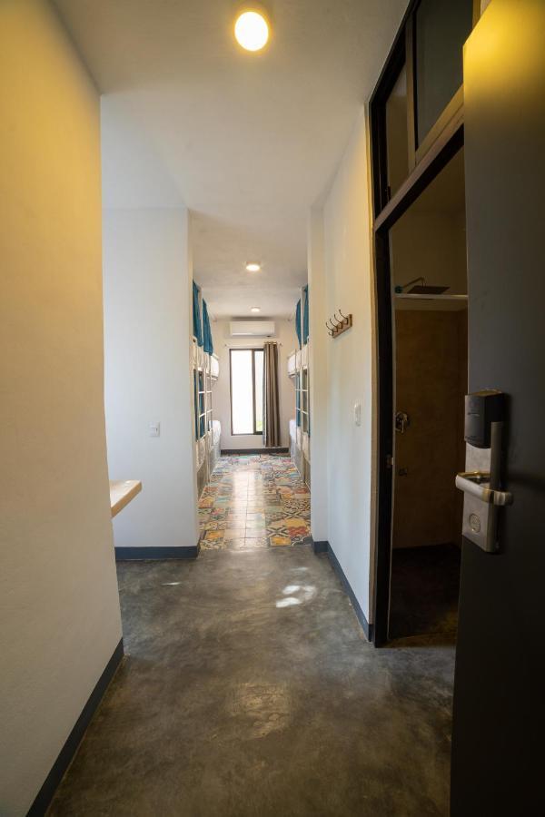 New Friends Hostel & Bar Adults Only วัลลาโดลิด ภายนอก รูปภาพ