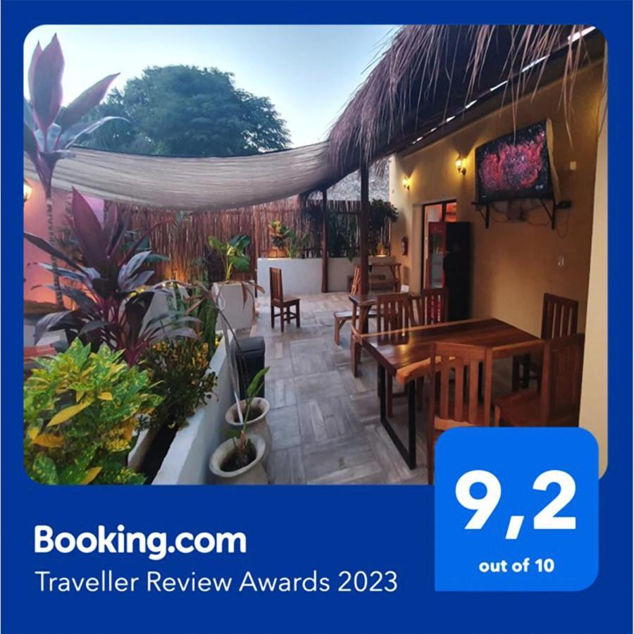 New Friends Hostel & Bar Adults Only วัลลาโดลิด ภายนอก รูปภาพ