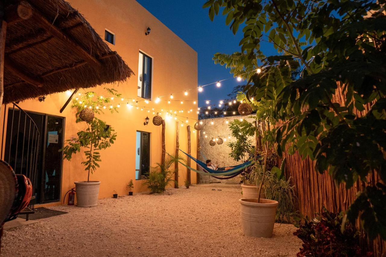 New Friends Hostel & Bar Adults Only วัลลาโดลิด ภายนอก รูปภาพ