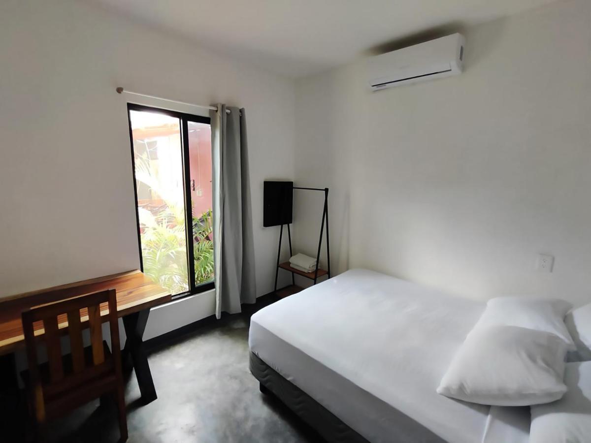 New Friends Hostel & Bar Adults Only วัลลาโดลิด ภายนอก รูปภาพ