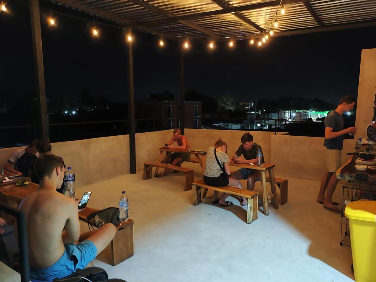 New Friends Hostel & Bar Adults Only วัลลาโดลิด ภายนอก รูปภาพ