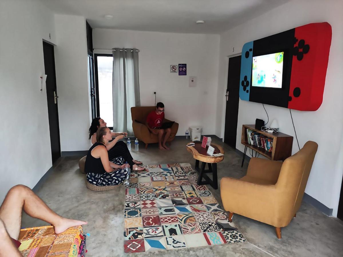 New Friends Hostel & Bar Adults Only วัลลาโดลิด ภายนอก รูปภาพ