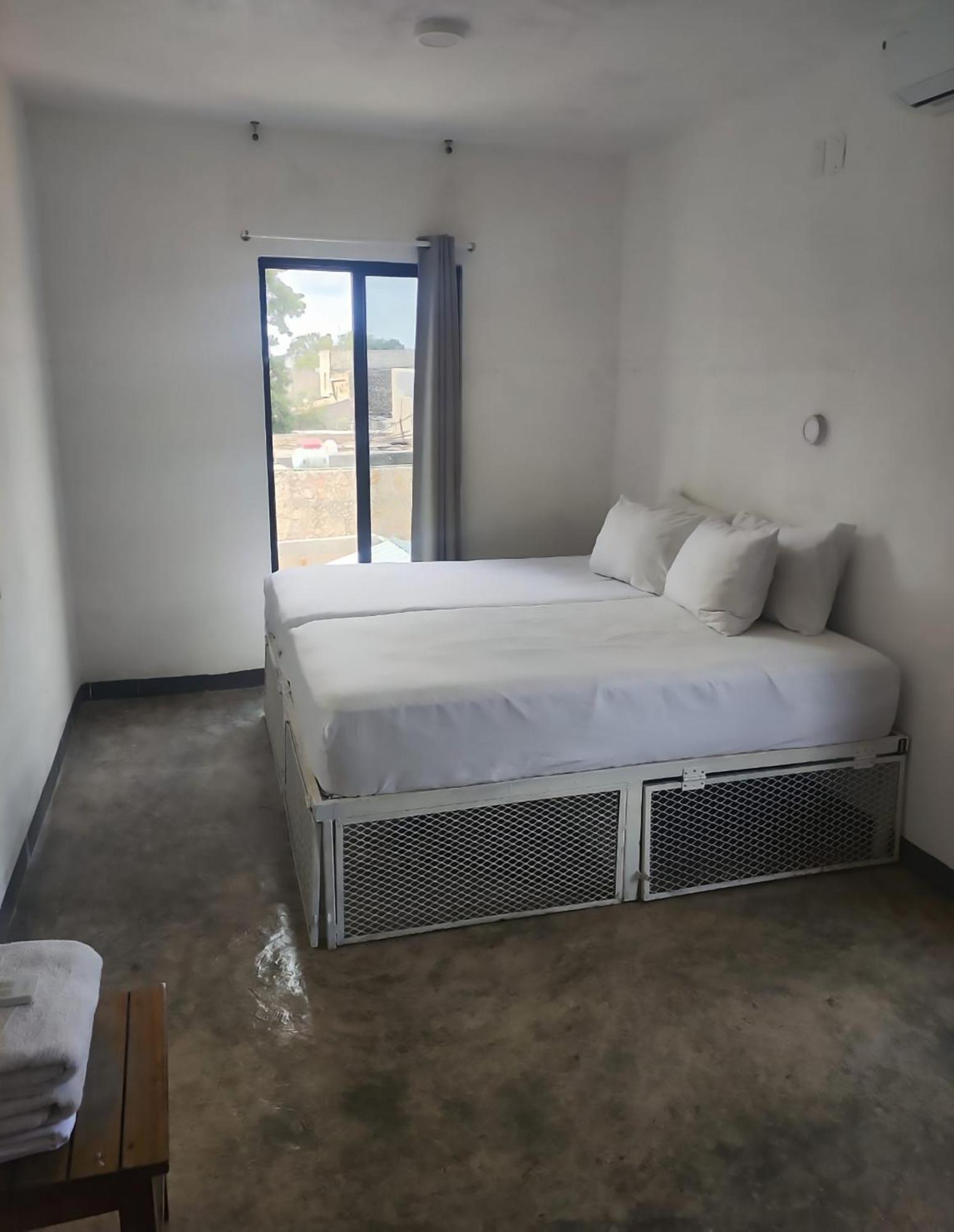 New Friends Hostel & Bar Adults Only วัลลาโดลิด ภายนอก รูปภาพ
