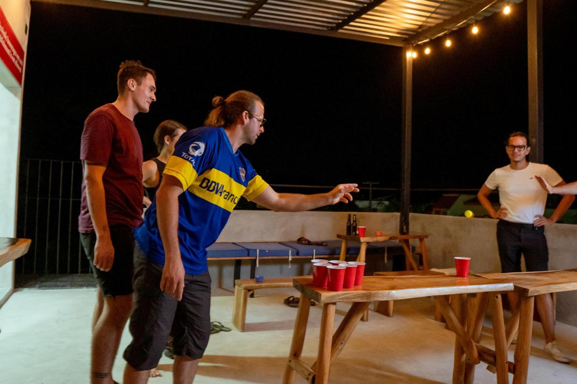 New Friends Hostel & Bar Adults Only วัลลาโดลิด ภายนอก รูปภาพ