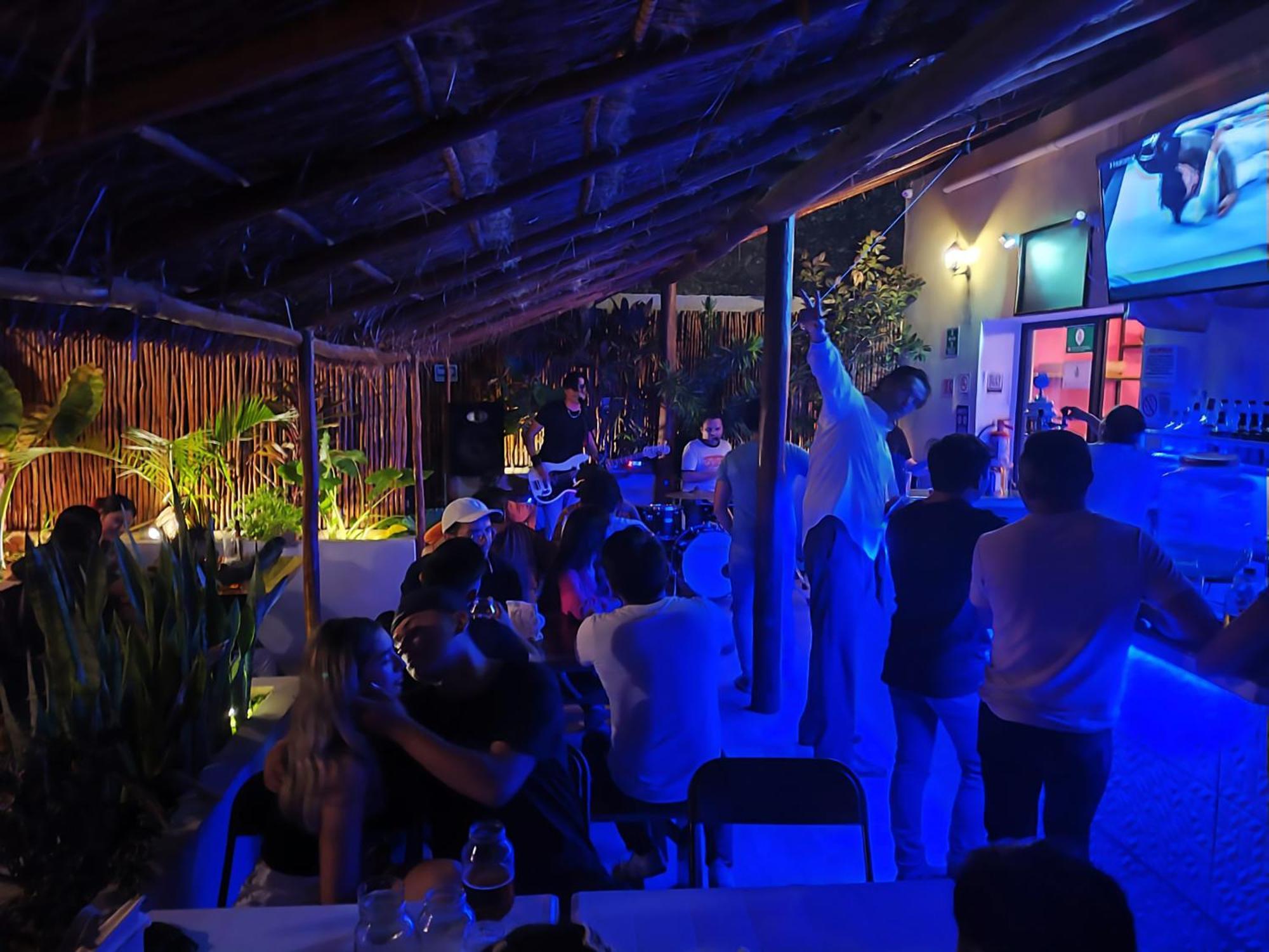 New Friends Hostel & Bar Adults Only วัลลาโดลิด ภายนอก รูปภาพ