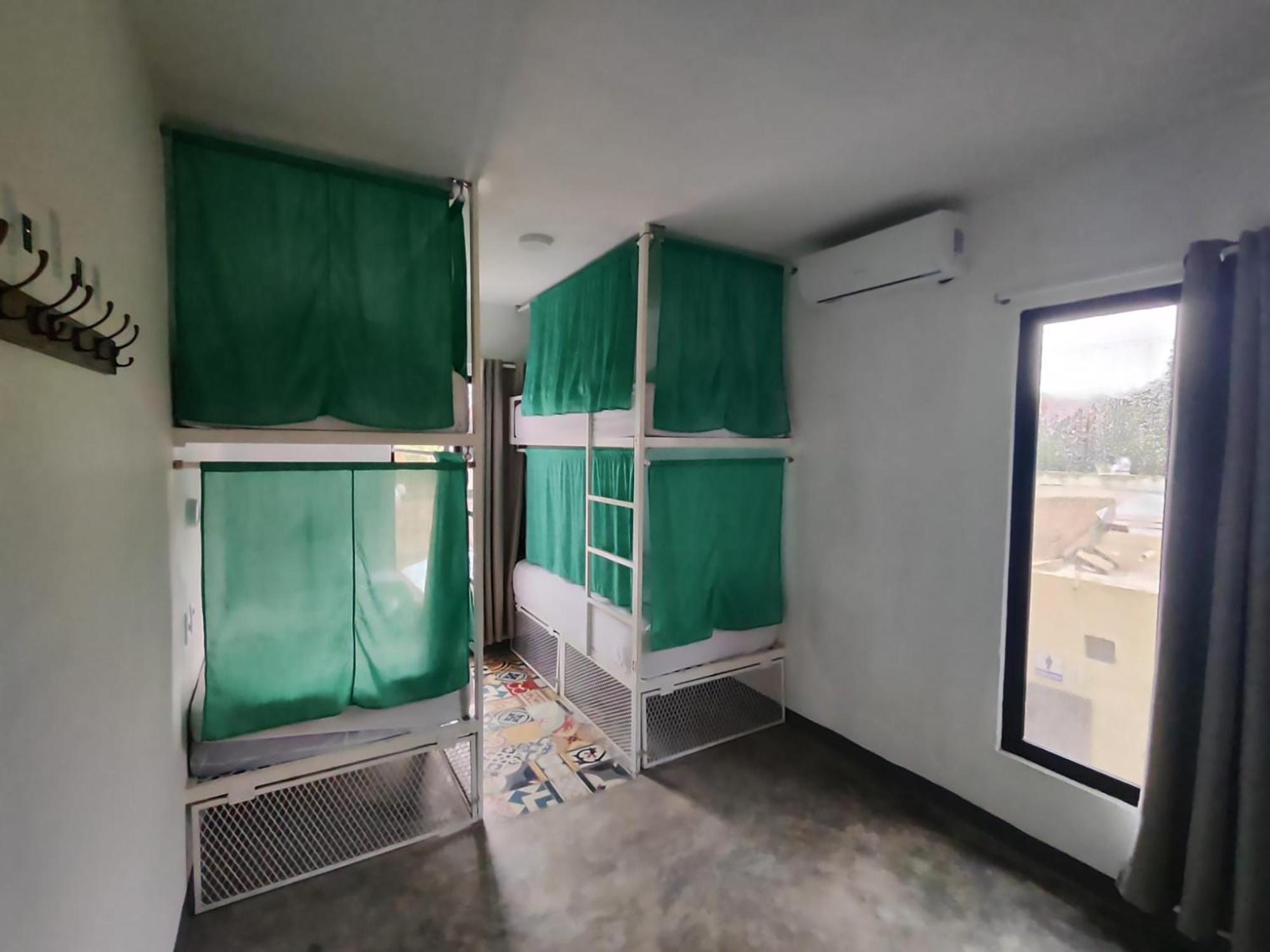 New Friends Hostel & Bar Adults Only วัลลาโดลิด ภายนอก รูปภาพ