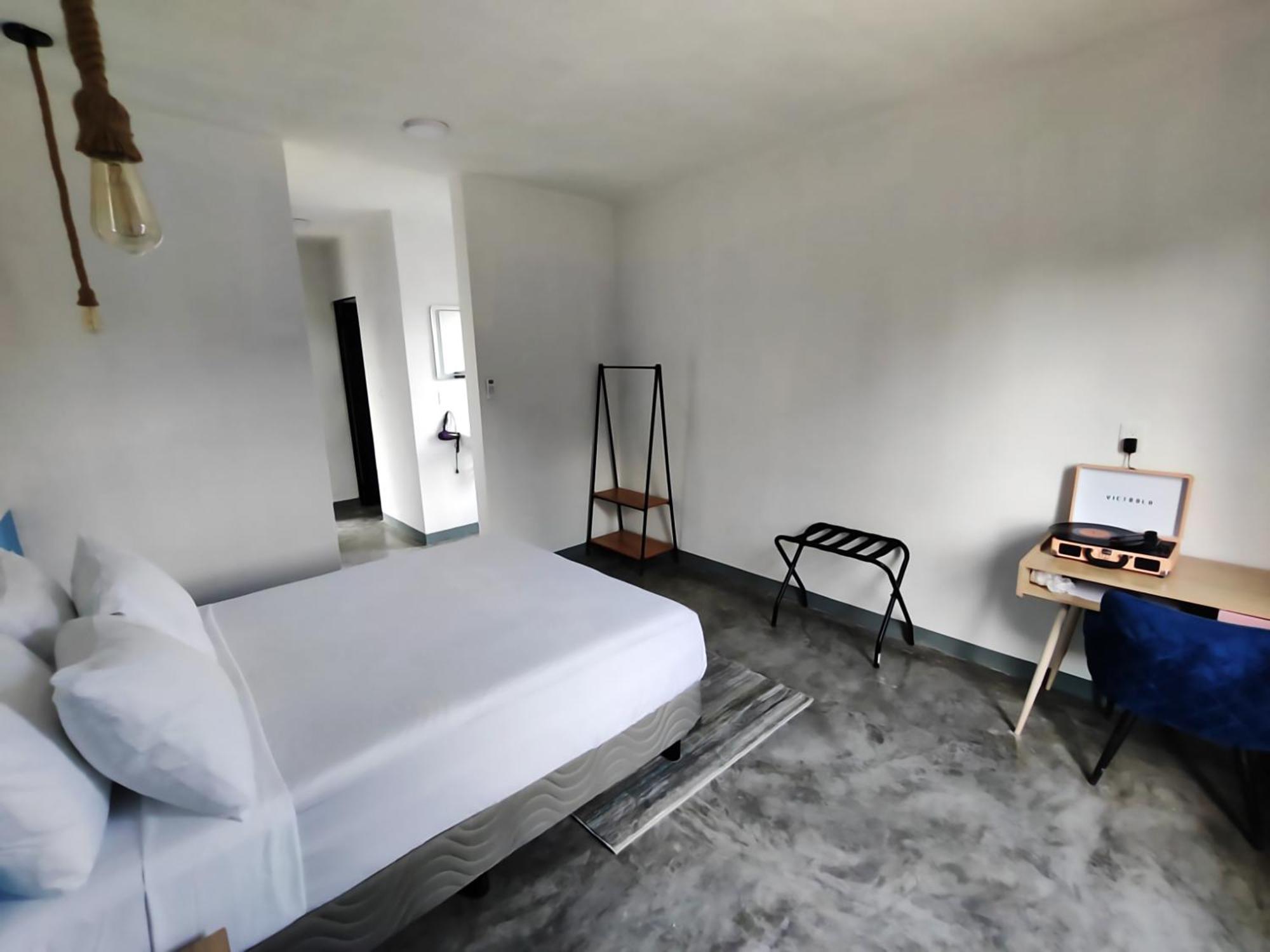 New Friends Hostel & Bar Adults Only วัลลาโดลิด ภายนอก รูปภาพ