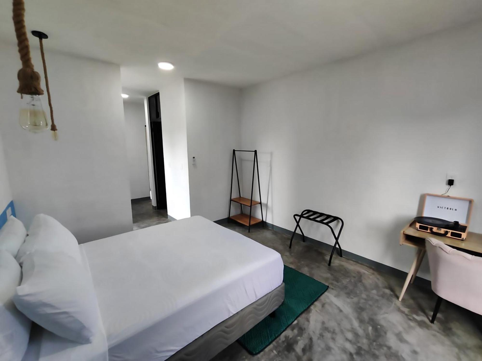 New Friends Hostel & Bar Adults Only วัลลาโดลิด ภายนอก รูปภาพ