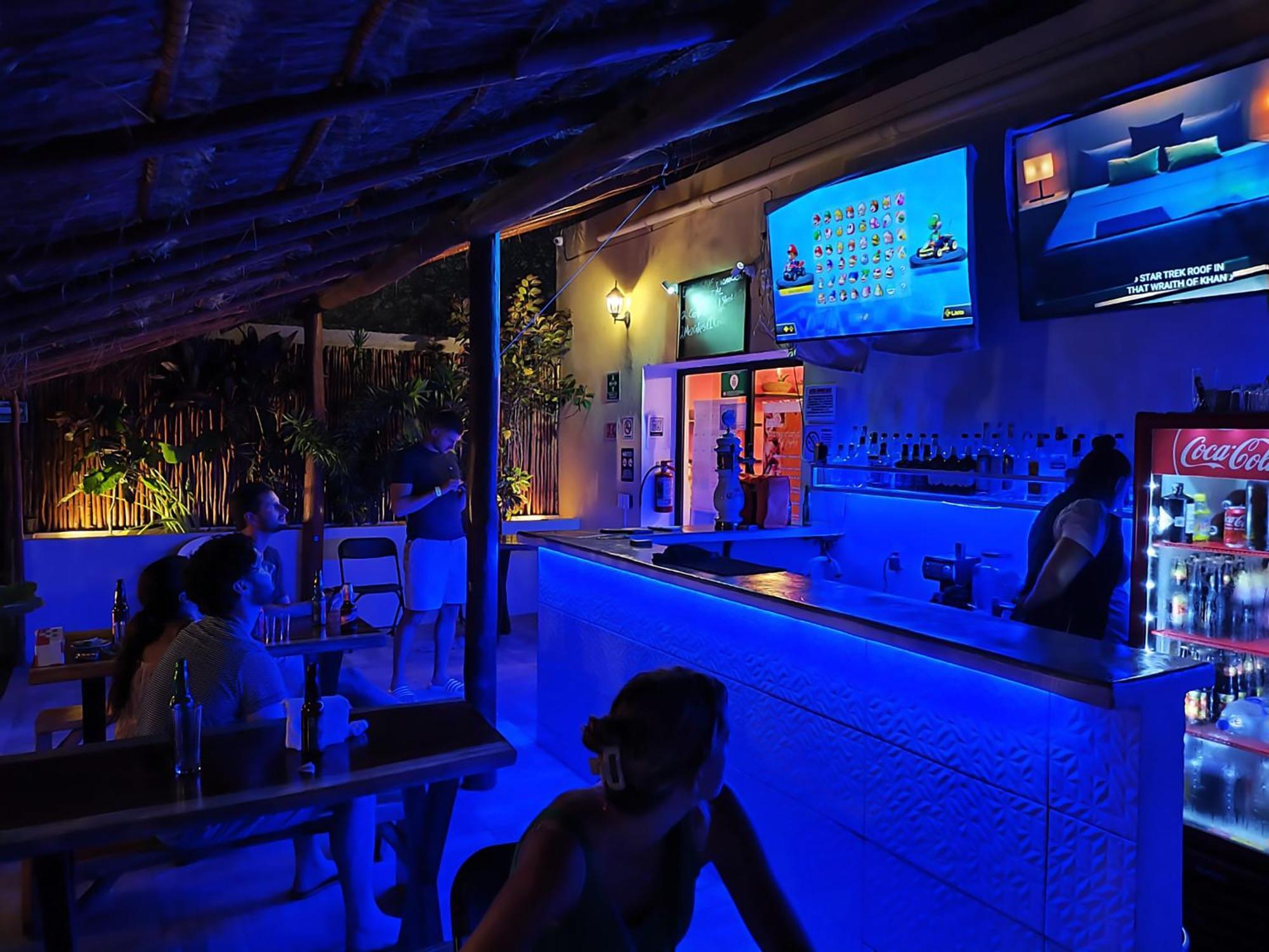 New Friends Hostel & Bar Adults Only วัลลาโดลิด ภายนอก รูปภาพ
